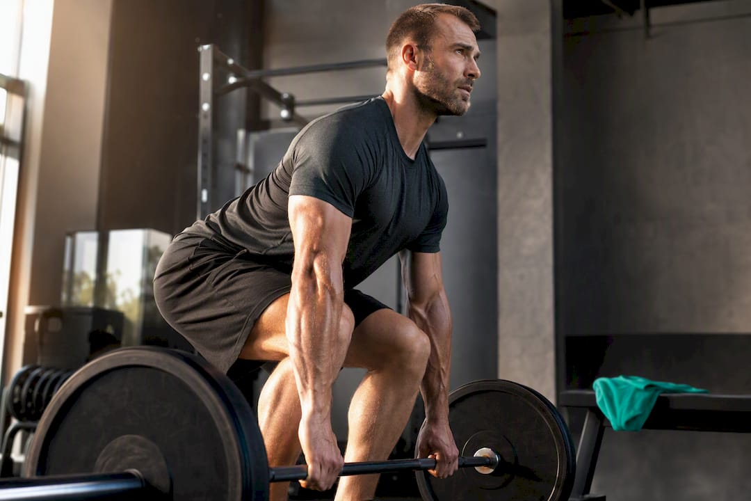 Athlète en train de faire un exercice de musculation